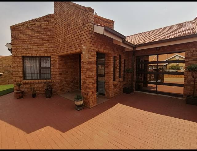 3 BEDROOM FREESTANDING SOLD IN KANANA